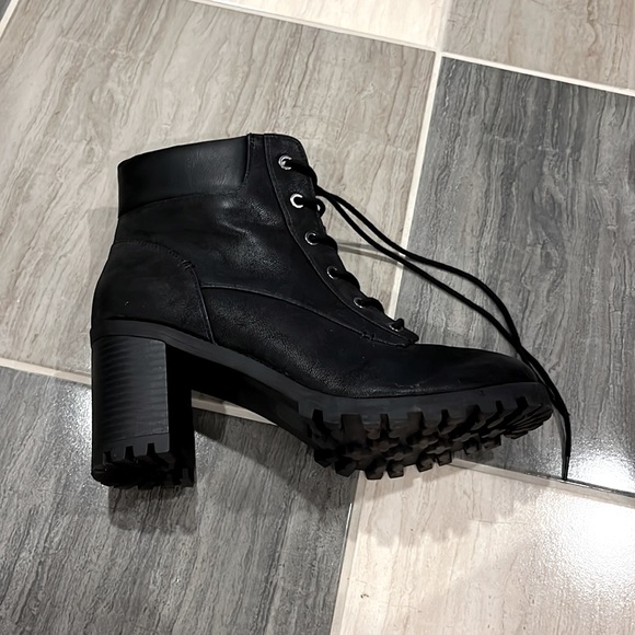HIGH HEEL BLACK COMBAT BOOTS - Picture 3 of 5